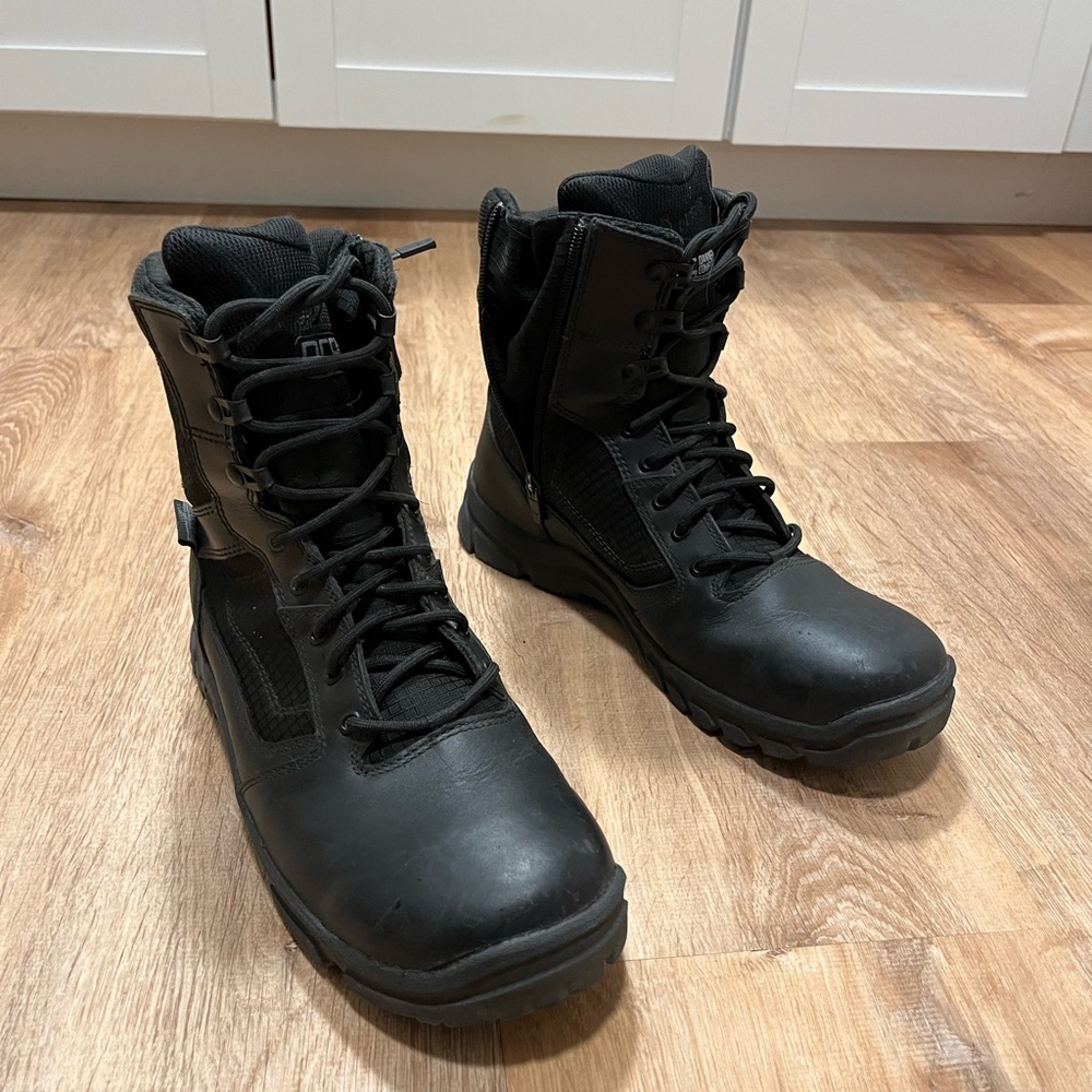 Danner Lookout Side-Zip boot